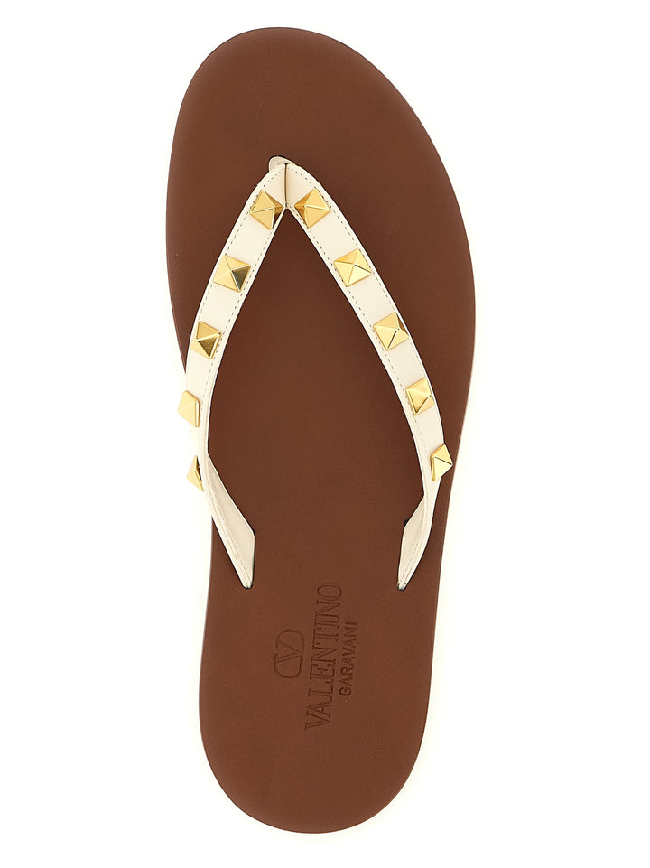 Valentino Garavani Thong Rockstud Sandali - Bianco | 81e6d632ec9cc075eccf4ca7f3574e4e0076f8f8