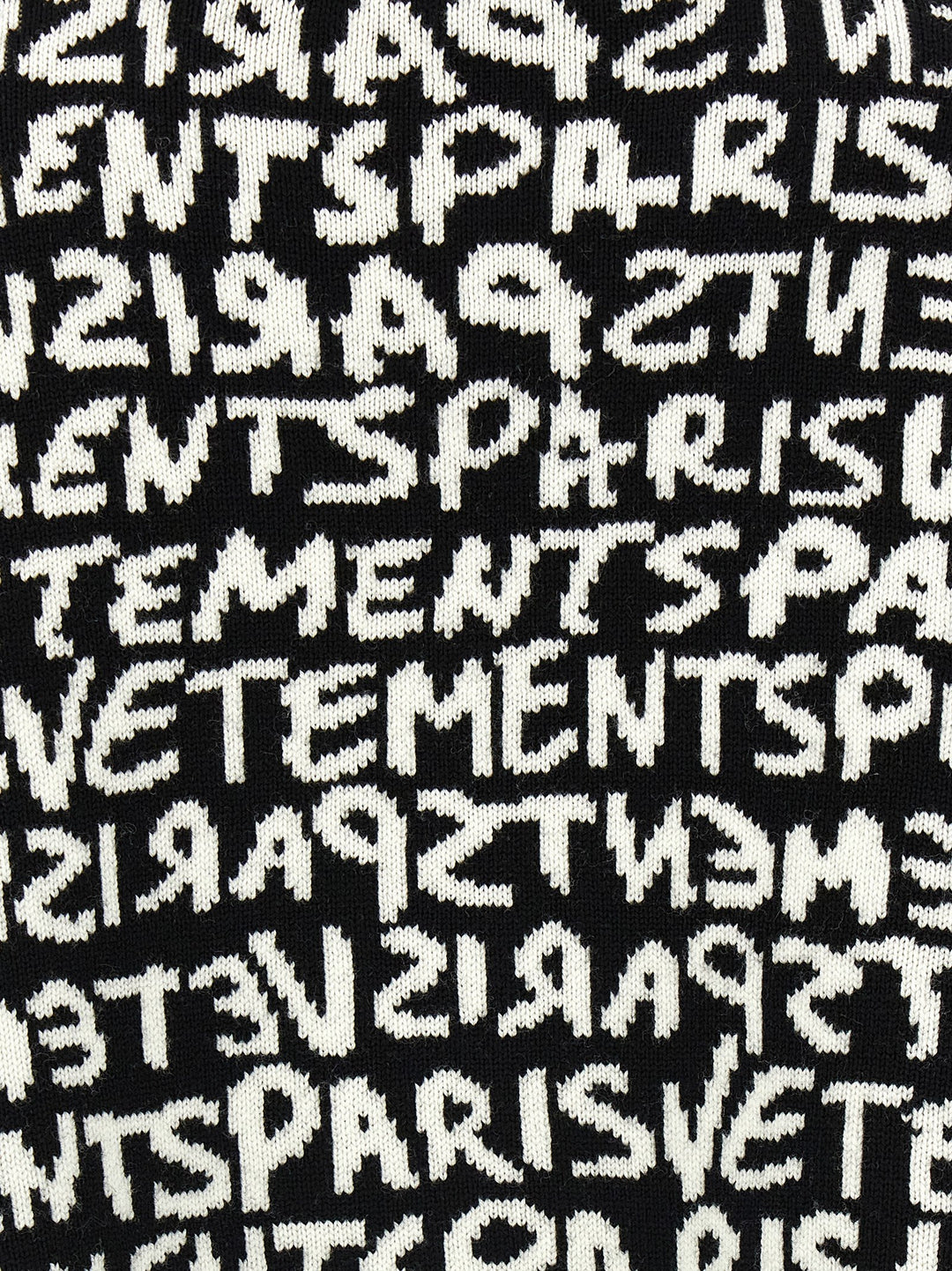 Vetements Vetements Paris Monogram Maglioni - Bianco/Nero | 2921fa89cb18b688555be0eda888c983c156d33d