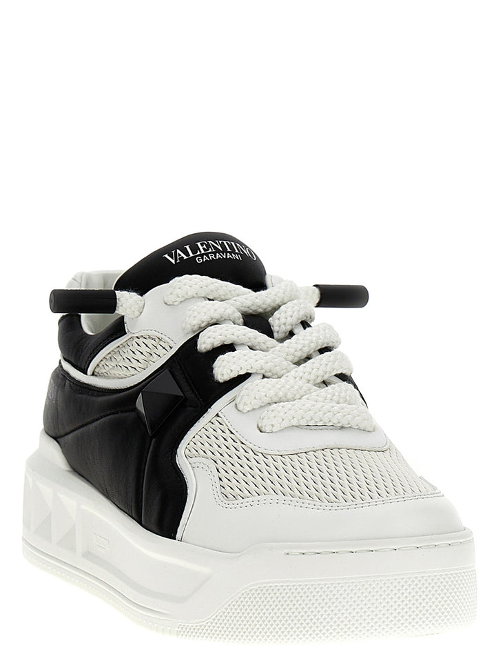 Valentino Garavani One Stud Xl Sneakers - Bianco/Nero | d6917d9f2d397110b3c03c10c8fde8082aeaa96c