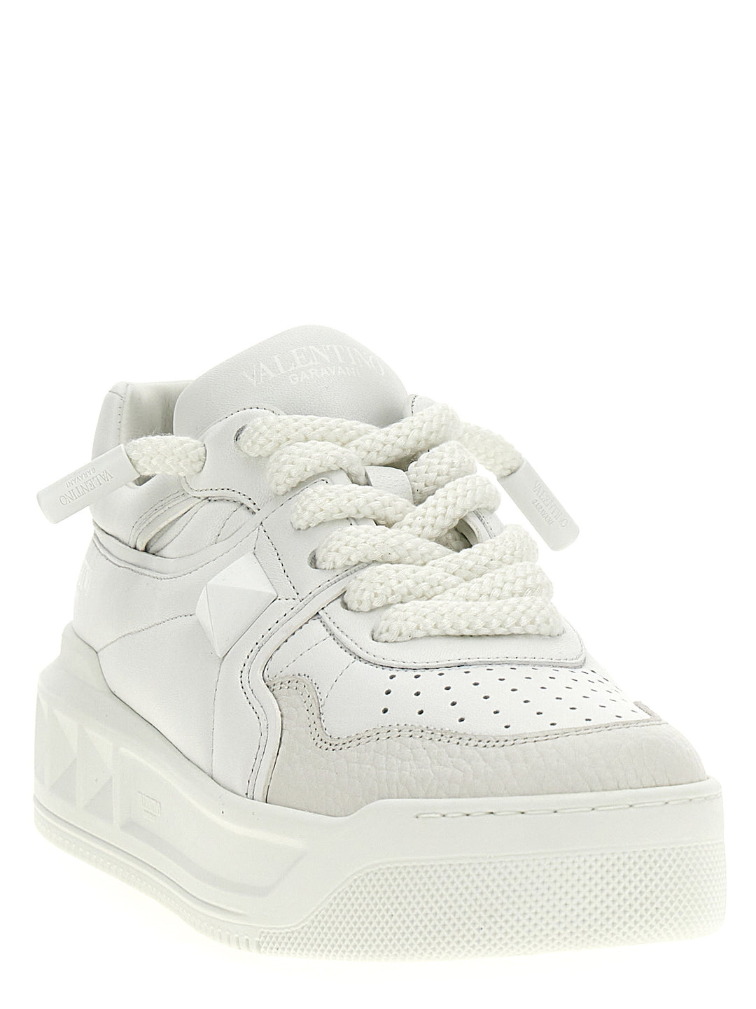 Valentino Garavani One Stud Xl Sneakers - Bianco | 4433e15b126a0d4675cf68ec29ab2270f8143b53