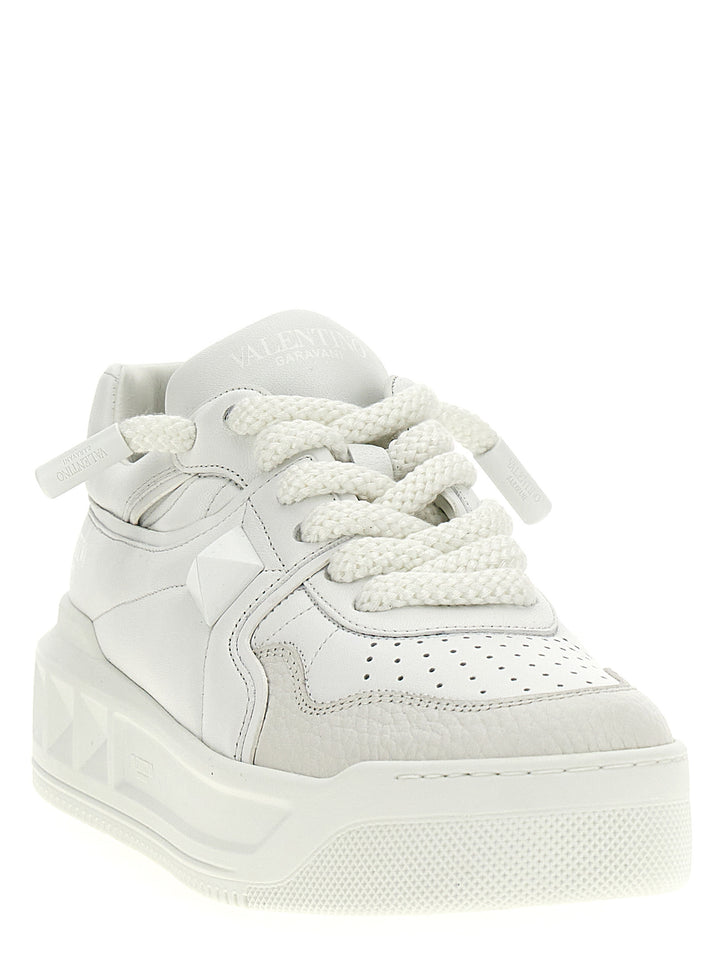 Valentino Garavani One Stud Xl Sneakers - Bianco | 4433e15b126a0d4675cf68ec29ab2270f8143b53