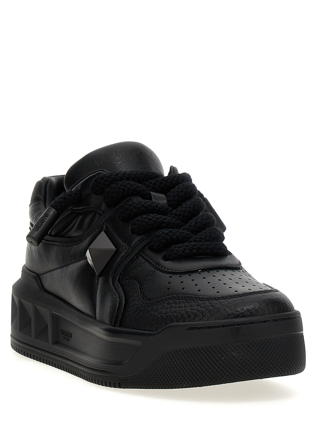 Valentino Garavani One Stud Xl Sneakers - Nero | 4a3d90141fe718d261ba12439d8cc89a80972b4c