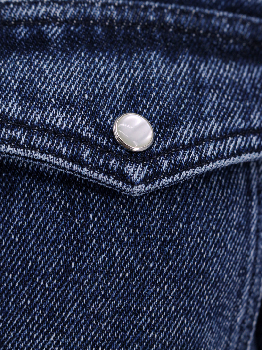 Camicia in denim con bottoni in madre perla