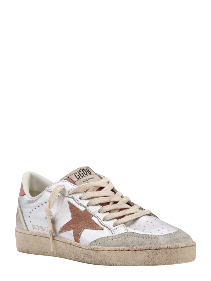 Sneakers in pelle laminata con patch in suede