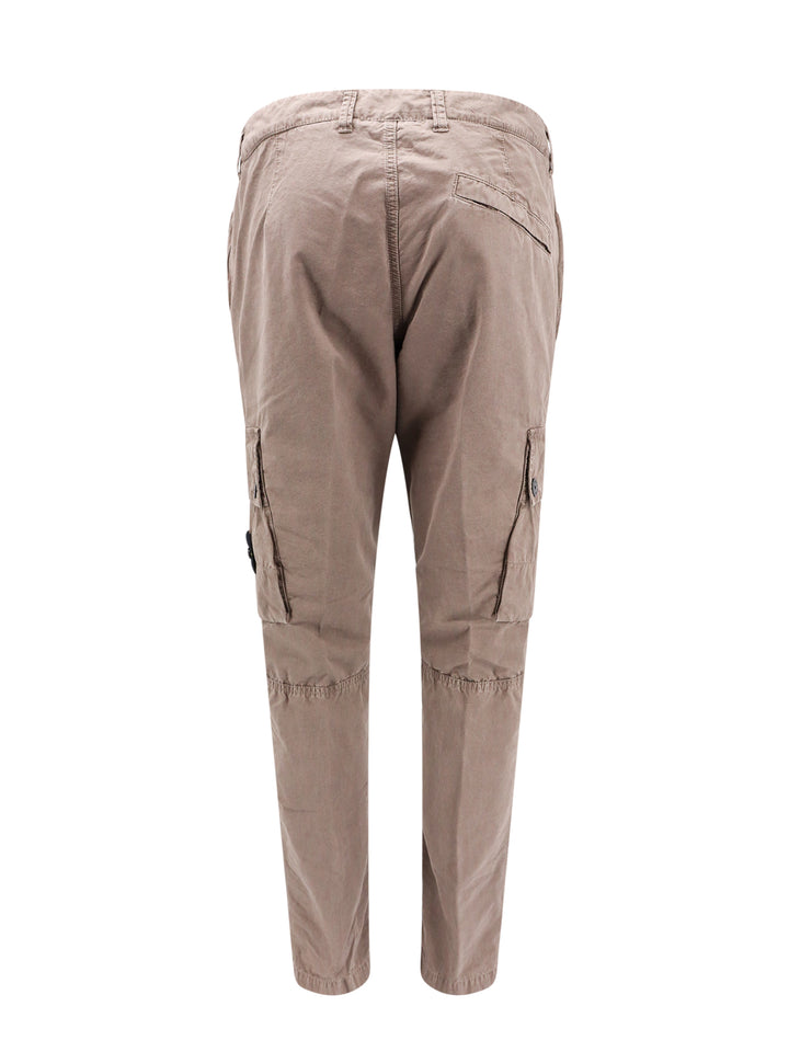 Pantalone cargo in cotone con iconico patch amovibile
