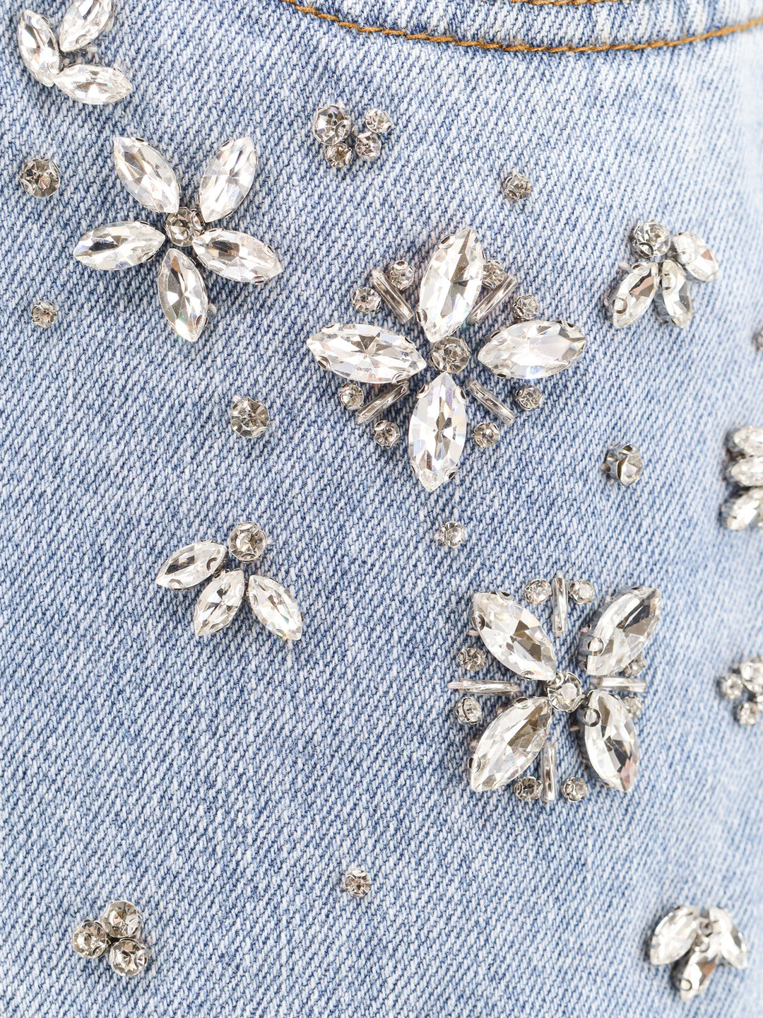 Jeans in cotone con applicazioni gioiello
