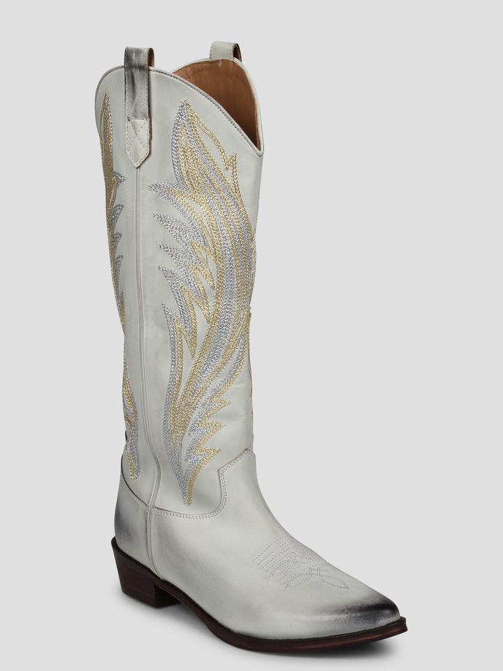 Threads embroidery leather boot