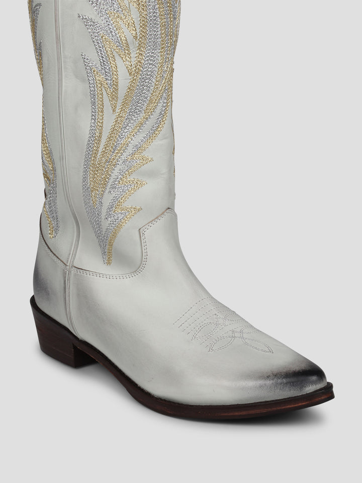 Threads embroidery leather boot