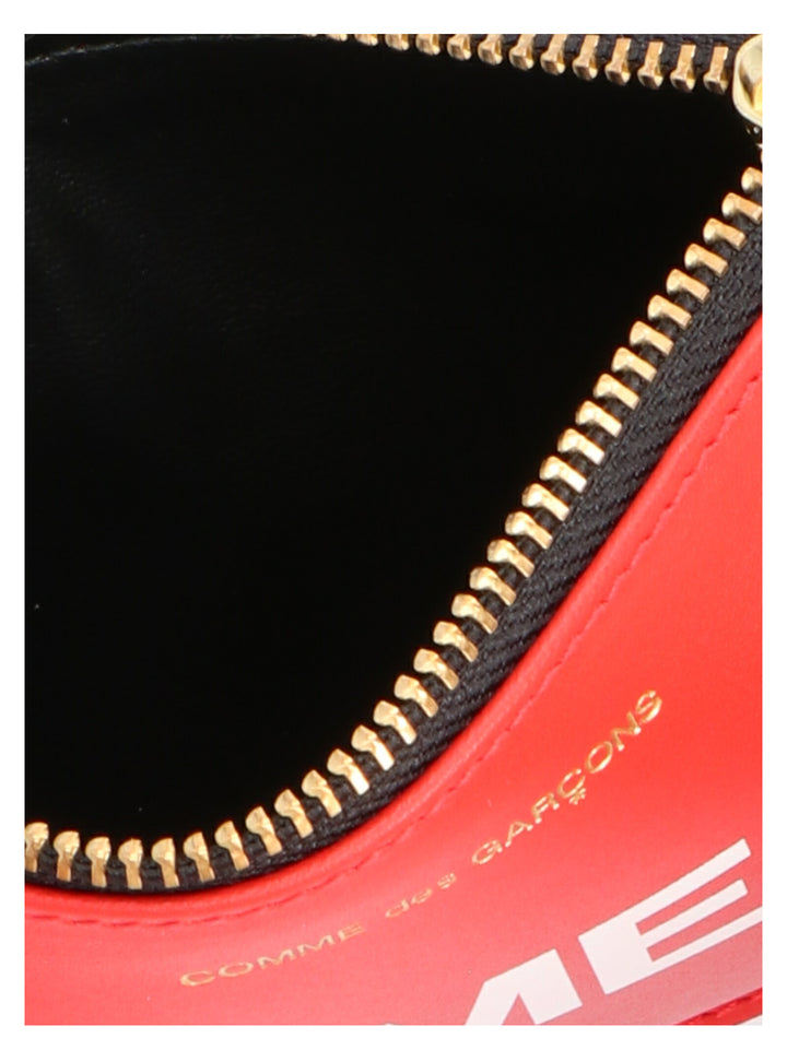 Comme Des GarçOns Wallet Huge Logo Portafogli - Rosso | 95a1afa6bd05ceeb07772e3b25fedb133dff2f4e